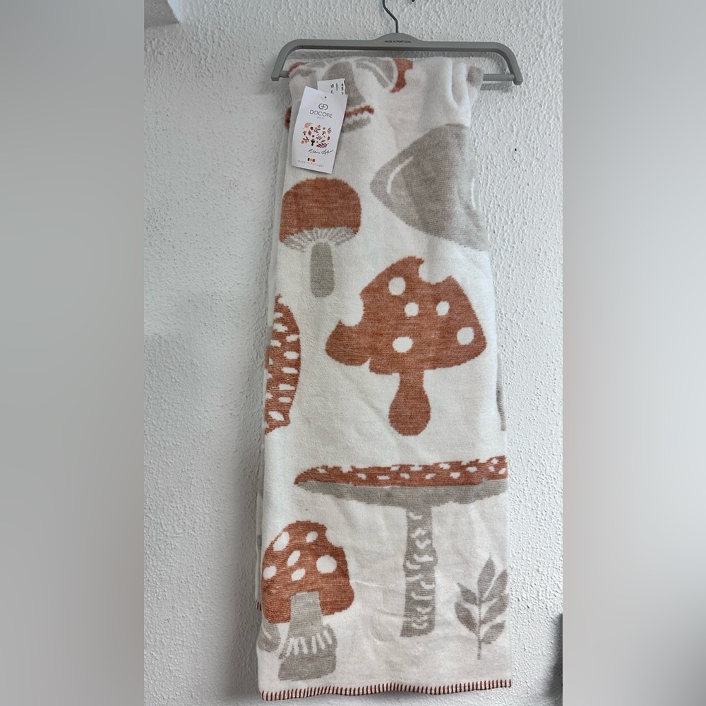 NEW! Docofil MUSHROOM Print Throw Neutral Blanket - Picture 3 of 9